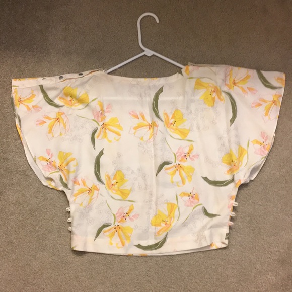 Zara’s floral top - Picture 5 of 6